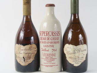 Vente aux enchères 3 BOUTEILLES VEDRENNE : 1 LIQUEUR SUPERCASSIS 20° - 1 PRUNELLE A LA FI