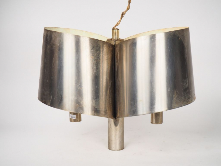 Suspension double 1970 en métal. Dim. 37 x 48 cm H. 35,5 cm