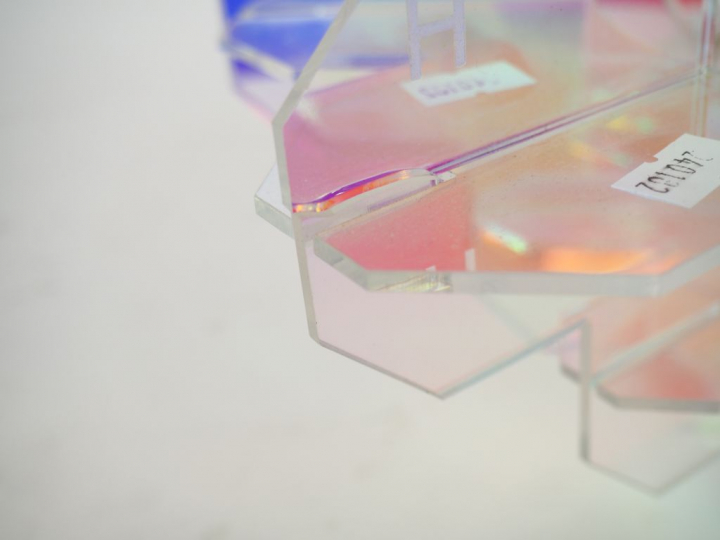 Lampe en plexi glass. H. 28 cm (accident)