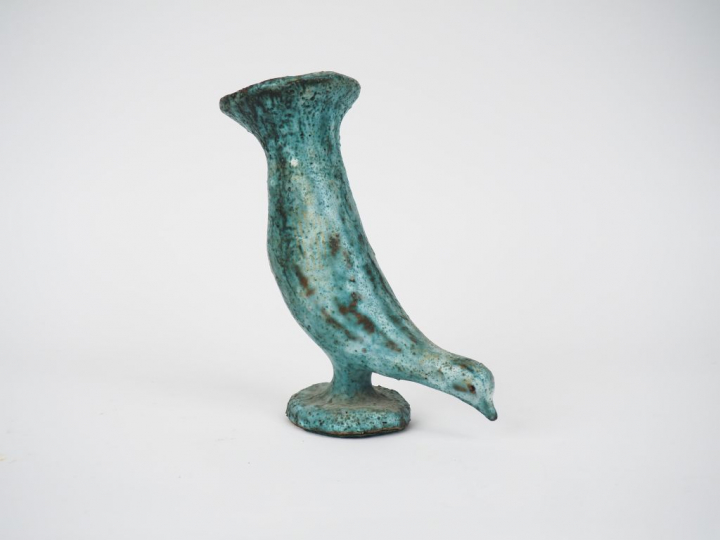 Sujet en céramique verte en forme d'oiseau. H. 22 cm