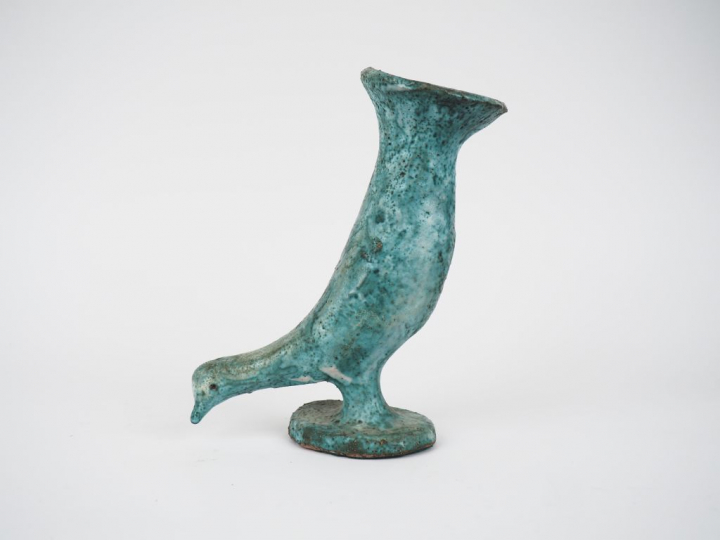 Sujet en céramique verte en forme d'oiseau. H. 22 cm