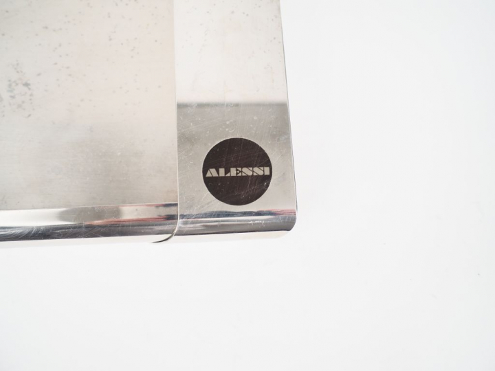 ALESSI.  Plateau en métal chromé Dim. 45 x 26 cm