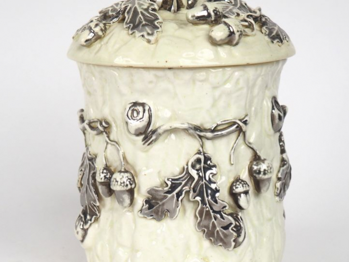 Pot à tabac en faience de Langeais. H. 19 cm