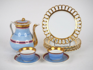 Vente aux enchères 4 assiettes XIXème en porcelaine de Paris blanche et dorée, bords ajou