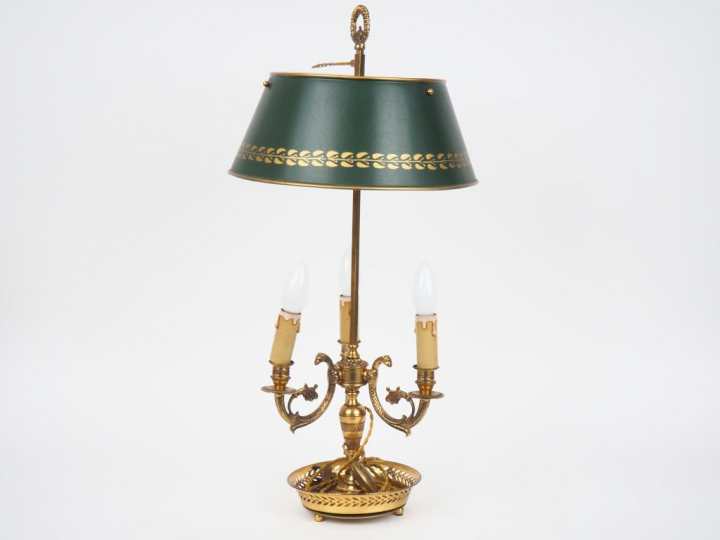Lampe bouillotte de style Empire en bronze et tôle, trois lumières.