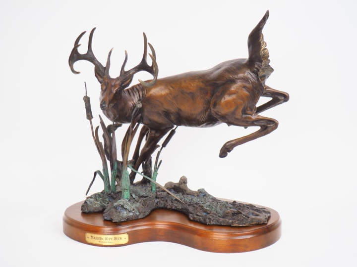 Denis JONES.   "le cerf". Grande sculpture en bronze polychrome Dim. 4