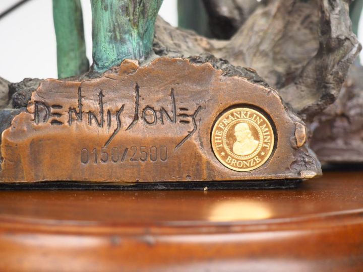 Denis JONES.   "le cerf". Grande sculpture en bronze polychrome Dim. 4