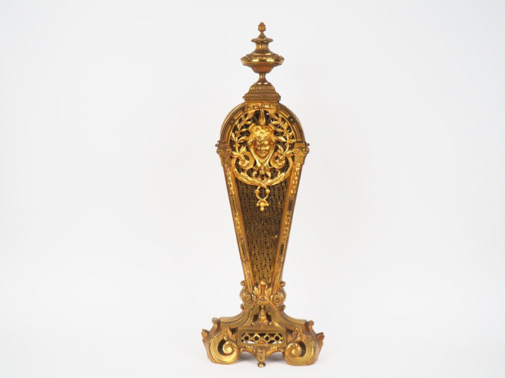 Pare feu Napoléon III en bronze doré en forme d'éventail. H. 74 cm