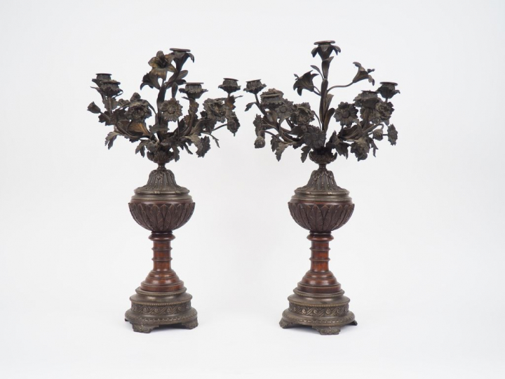 Paire de candélabres Napoléon III de style Louis XV en bois tourné et 