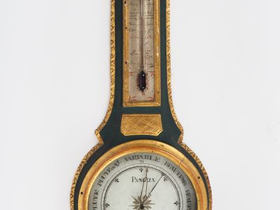 PANIZZA à Paris. Baromètre Louis XVI en bois sculpté, peint et doré à 
