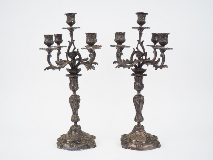 Paire de candélabres Napoléon III de style Rocaille en bronze argenté 