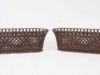 Vente aux enchères Paire de jardinières en fonte à décor ajouré de croisillons.  Dim. 32 