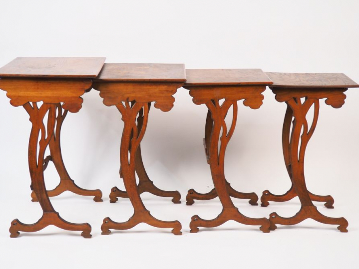 GALLE.  Suite de quatre tables gigognes en marqueterie à décor d'oisea
