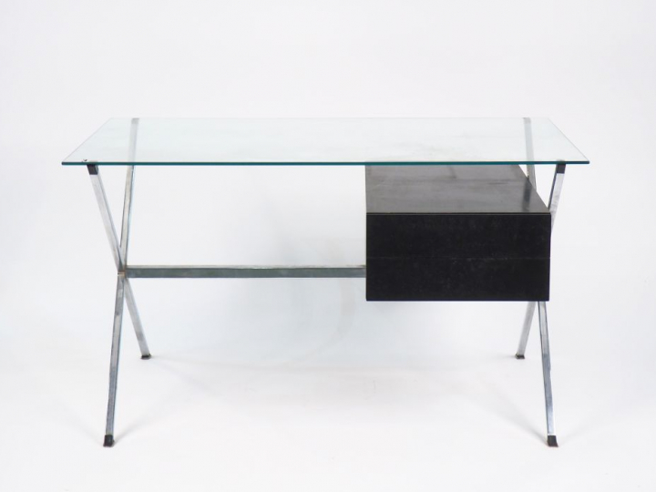 FRANCO ALBINI pour KNOLL.  Bureau 1970 en verre, métal chromé et bois 