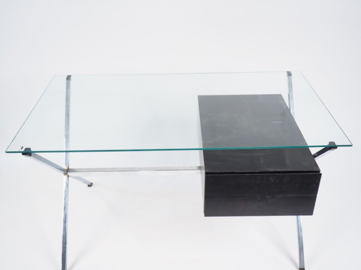 FRANCO ALBINI pour KNOLL.  Bureau 1970 en verre, métal chromé et bois 