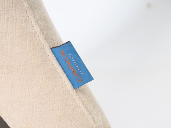 CRACK BY MACHANKE.  Paire de chauffeuses garniture de velours aubergin