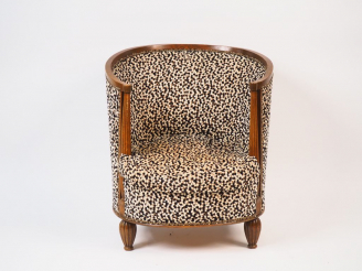 Vente aux enchères Fauteuil tonneau 1940 en bois naturel.