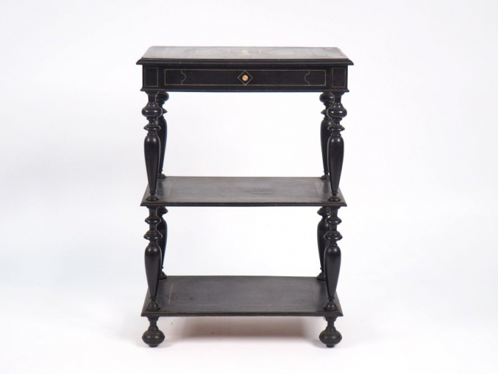 Guéridon de style italien fin XIXème en marqueterie et placage de bois