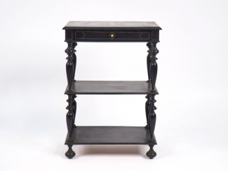 Vente aux enchères Guéridon de style italien fin XIXème en marqueterie et placage de bois