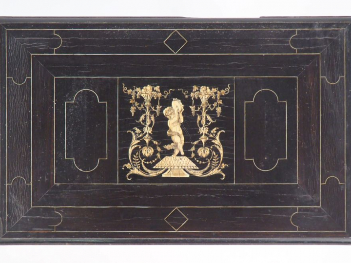 Guéridon de style italien fin XIXème en marqueterie et placage de bois