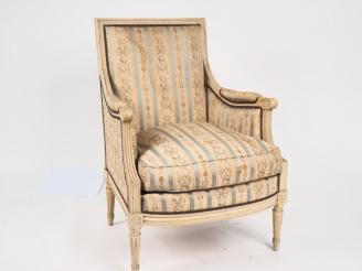 Vente aux enchères Paire de bergères Napoléon III de style Louis XVI en bois mouluré et l