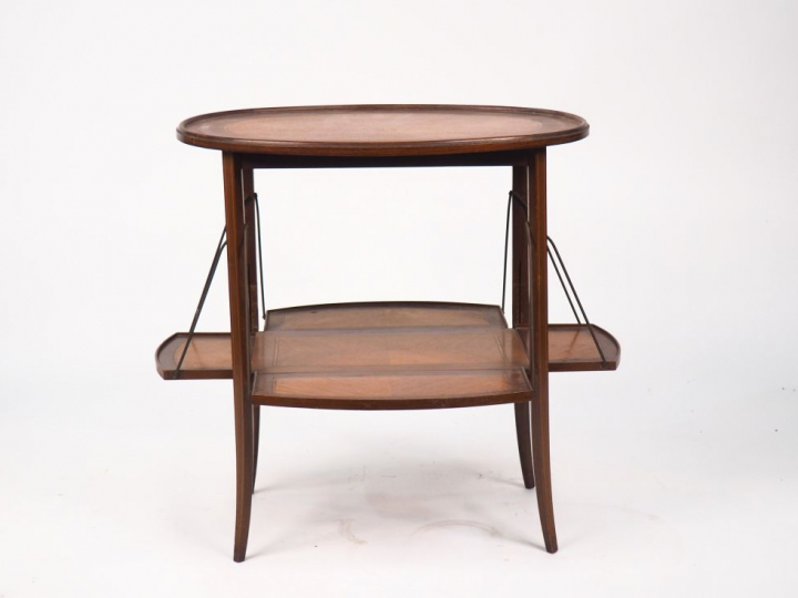 Desserte 1900 de style Louis XVI en marqueterie à deux plateaux et qua