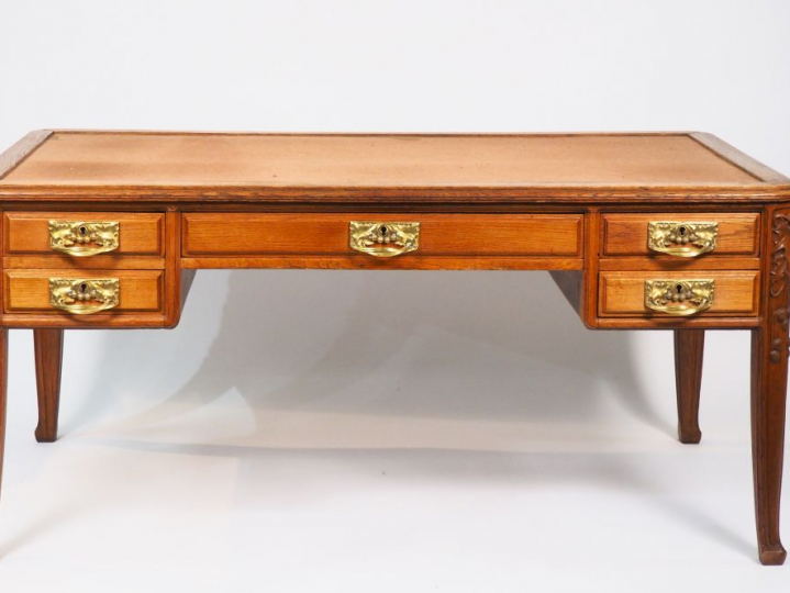 Cabinet de travail Art Nouveau en chêne sculpté à décor de houx, très 