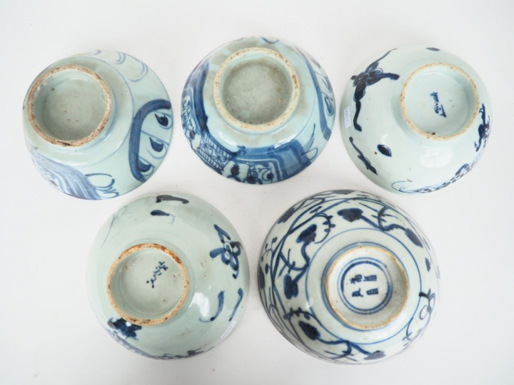 Chine du sud pour l'exportation 5 coupes en porcelaine bleu blanc à dé