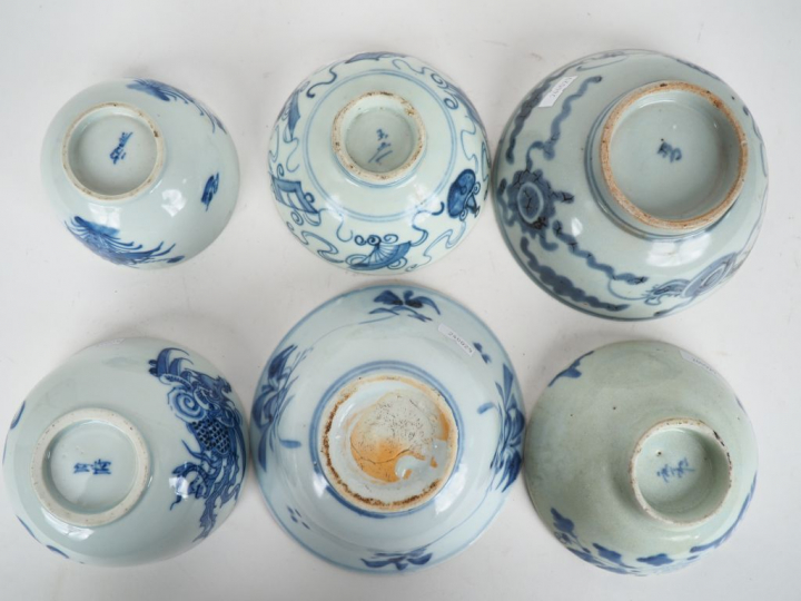 Chine du sud pour l'exportation. 6 coupes à décor d'objets mobiliers, 