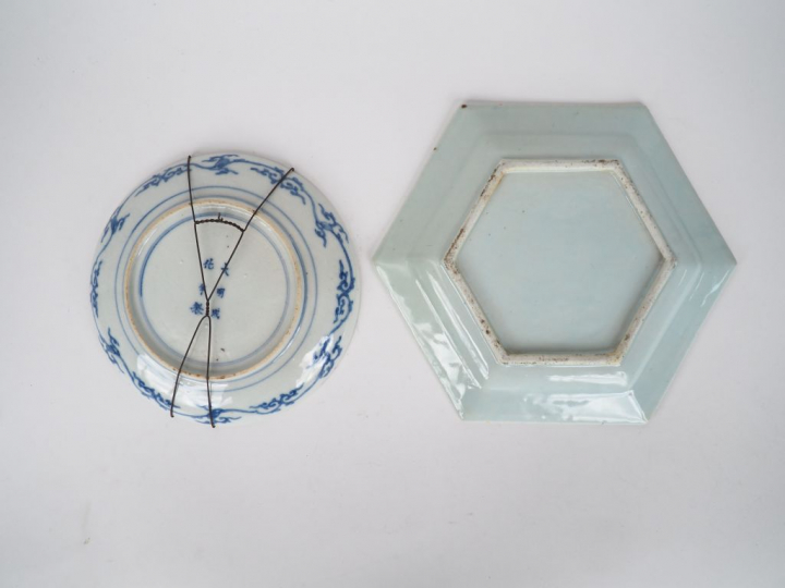 Chine XVIIIe siècle, et Japon fin XIXe siècle, Lot de deux assiettes e