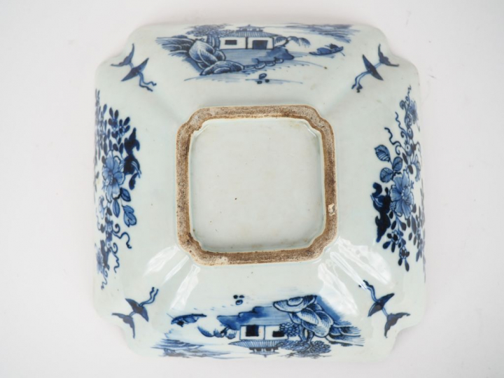 Compagnie des Indes, XVIIIe siècle,  Jatte quadrangulaire en porcelain
