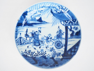Vente aux enchères Chine, XIXe siècle,   Coupe en porcelaine blanche à décor en bleu sous