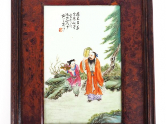 Vente aux enchères Chine, fin XIXe siècle Plaque en porcelaine blanche et émaux polychrom