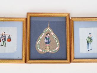 Vente aux enchères Canton fin XIXème. 3 différentes gouaches à décor de personnages. Dim.