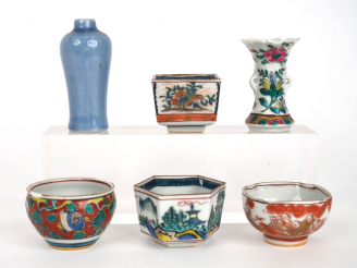 Vente aux enchères Chine, Japon XXe siècle, Lot comprenant six porcelaines dont deux vase