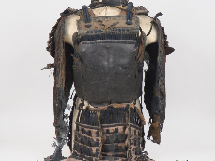 Partie d’armure de guerrier/samourai japonais en fer, acier et lacets 