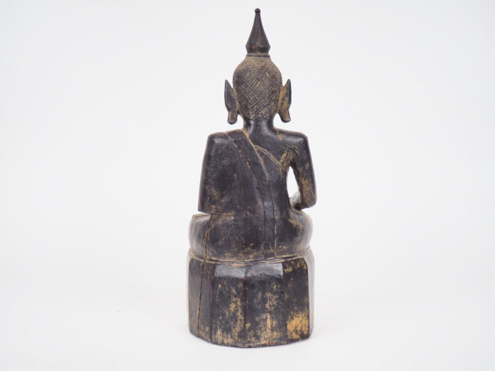 BIRMANIE, XIXème siècle.  Statuette en bois laqué bouddha dans la posi