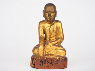 Vente aux enchères Birmanie, XIXe siècle Bonze en bois laqué doré et traces de polychromi