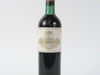 Vente aux enchères 1 BOUTEILLE CHÂTEAU FILHOT SAUTERNES - 1943 - LB/ETIQUETTE AU DOS AB