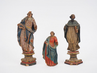 Vente aux enchères Trois différentes statuettes XVIIIème en bois polychrome "Saints perso