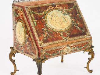 Vente aux enchères Ecrin à bijoux en forme de bureau de pente de style Louis XV-Louis XVI
