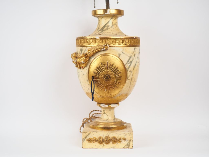 Tabernacle de style Louis XVI en bois polychrome imitant le marbre et 