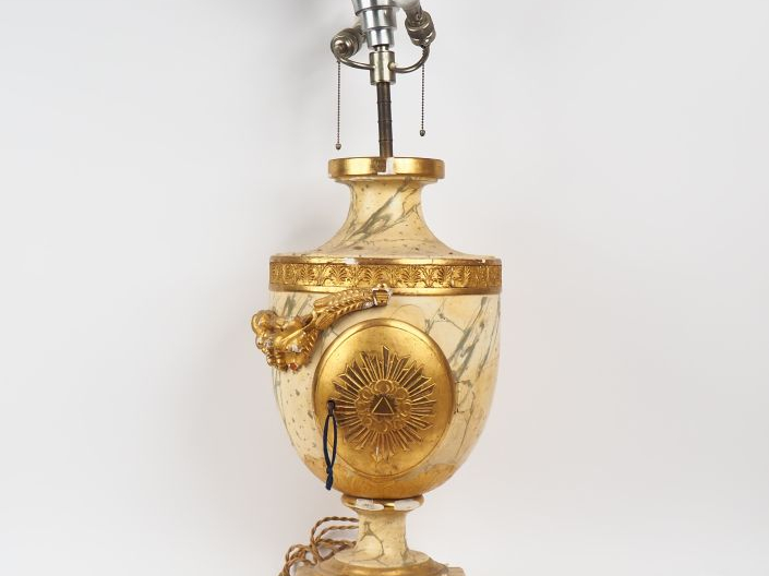 Tabernacle de style Louis XVI en bois polychrome imitant le marbre et 