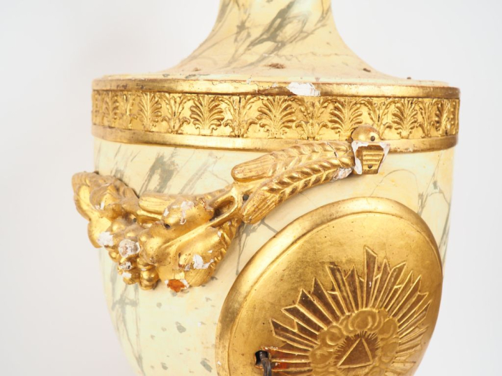 Tabernacle de style Louis XVI en bois polychrome imitant le marbre et 