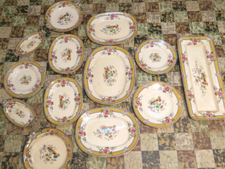 Vente aux enchères Série de 13 pièces en faïence de Sarreguemines, service "Victoria" : p