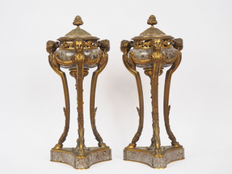 Vente aux enchères Paire de grandes cassolettes Napoléon III de style Louis XVI en marbre