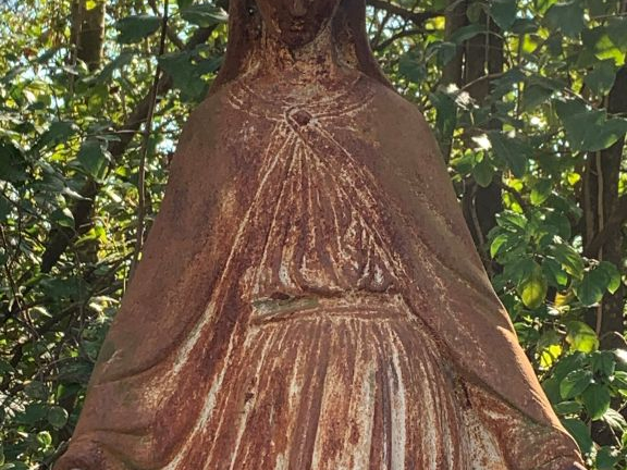 Vierge en Majesté en fonte du Val d’Osne. H. 116 cm
