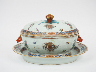 Vente aux enchères Soupière et son présentoir XVIIIème en porcelaine de la Compagnie des 