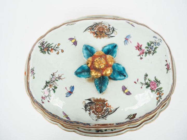 Soupière et son présentoir XVIIIème en porcelaine de la Compagnie des 