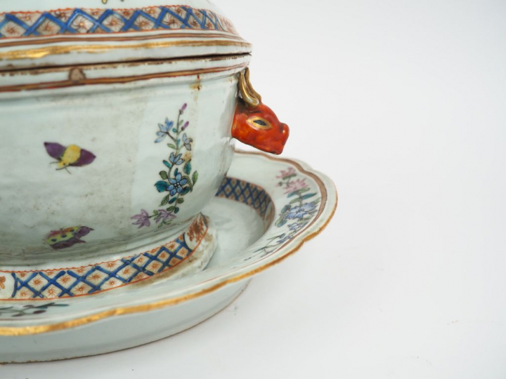 Soupière et son présentoir XVIIIème en porcelaine de la Compagnie des 